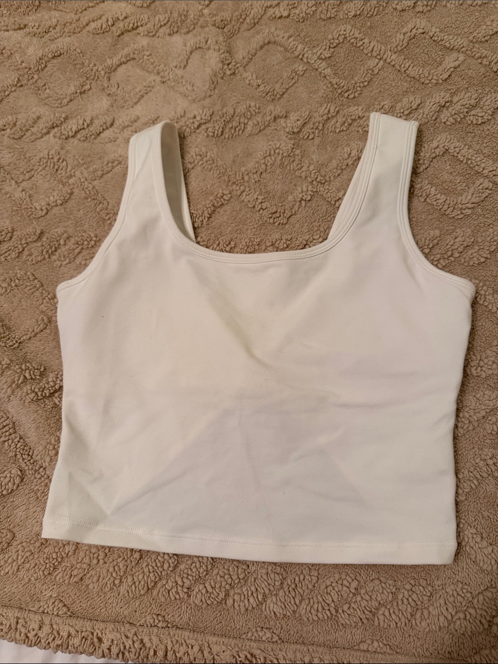 HALARA White Scoop Neck Tank Crop